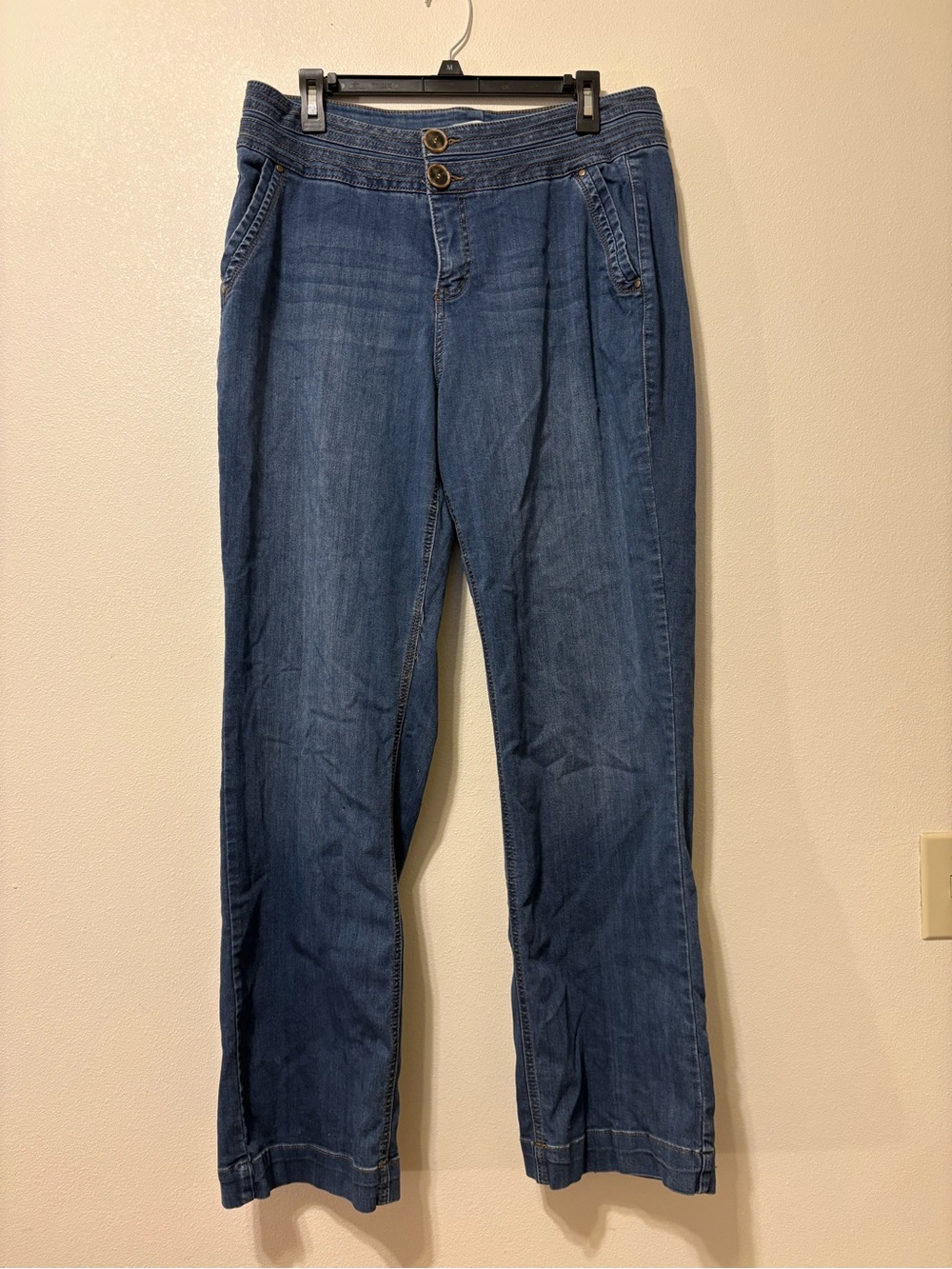 High-Rise Women’s Jeans in Medium Blue
